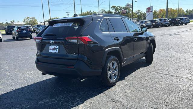Certified 2022 Toyota RAV4 LE AWD/4WD image 9