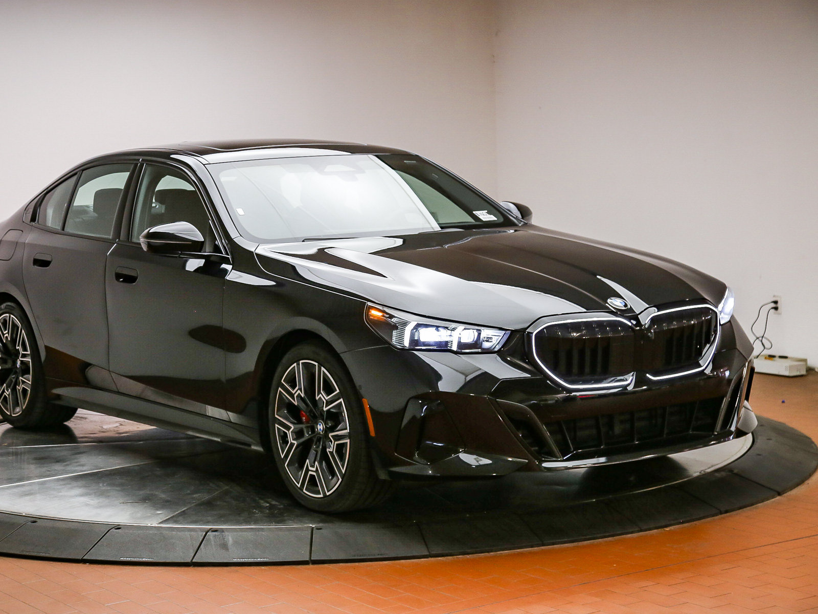 Used 2026 BMW 530i w/ M Sport Package RWD image 3