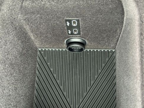 Used 2023 BMW 760i xDrive AWD/4WD image 40