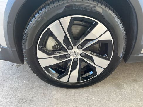 Used 2025 Volvo V60 B5 Cross Country Plus image 30