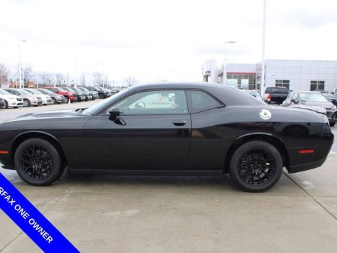 Used 2019 Dodge Challenger SXT image 4