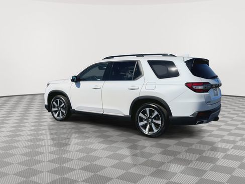 Used 2025 Honda Pilot Touring image 6