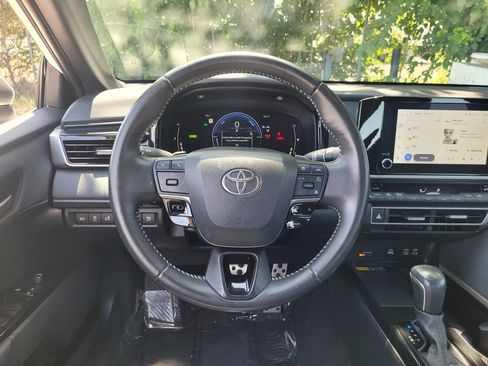 Used 2025 Toyota Camry SE FWD image 17