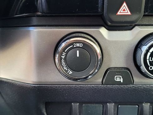 Used 2017 Toyota Tacoma SR5 w/ Tow Package AWD/4WD image 15