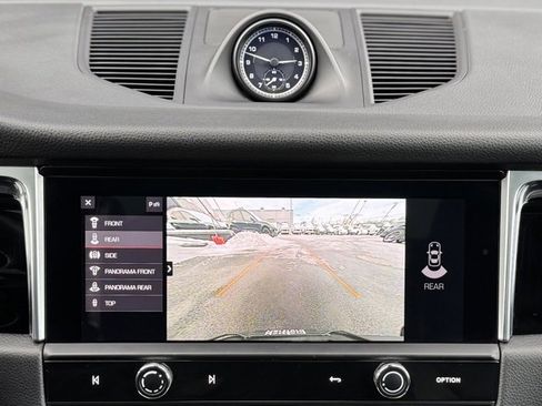 Certified 2023 Porsche Macan image 28
