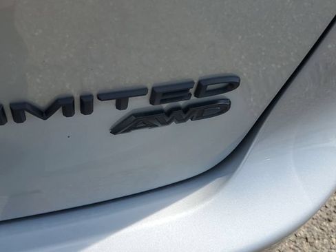 New 2026 Chrysler Pacifica Limited w/ S Appearance Package AWD/4WD image 6