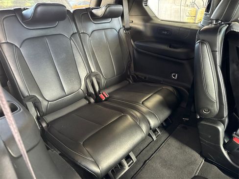 Used 2024 Jeep Grand Cherokee L Limited w/ Luxury Tech Group II image 7