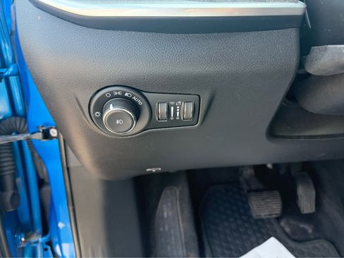 Used 2023 Jeep Compass Latitude image 11