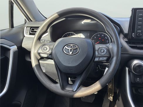 Used 2022 Toyota RAV4 LE FWD image 18
