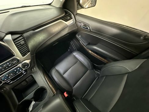 Used 2019 Chevrolet Suburban LT w/ Luxury Package AWD/4WD image 11