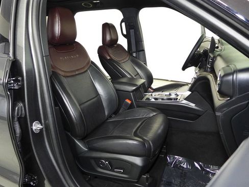 Used 2020 Ford Explorer Platinum w/ Premium Technology Package AWD/4WD image 19