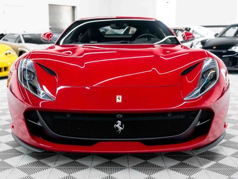Used 2018 Ferrari 812 Superfast RWD image 5