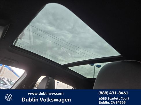 Certified 2023 Volkswagen Atlas Cross Sport SE w/ Panoramic Sunroof Package FWD image 17