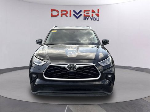 Used 2020 Toyota Highlander XLE FWD image 9