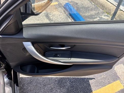 Used 2017 BMW 320i Sedan RWD image 51