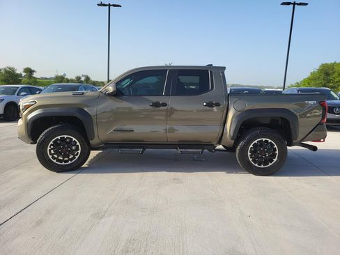 Used 2025 Toyota Tacoma TRD Off-Road AWD/4WD image 3