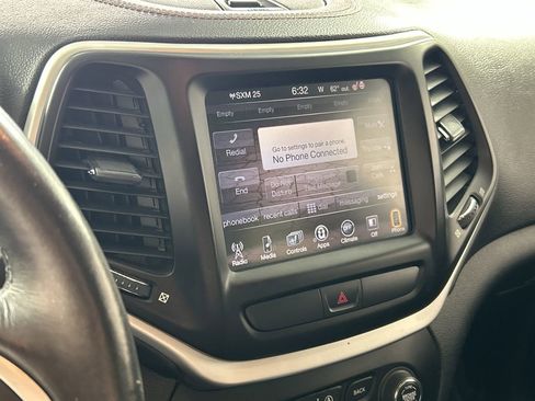Used 2016 Jeep Cherokee Trailhawk w/ Comfort/Convenience Group AWD/4WD image 17