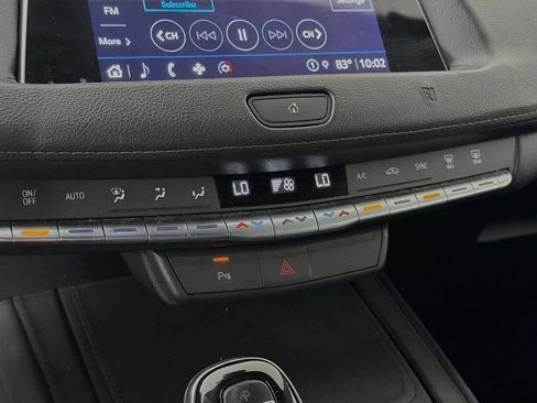 Used 2021 Cadillac XT4 Premium Luxury FWD image 19