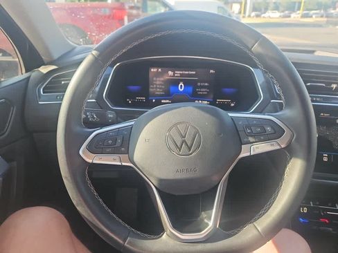 Used 2023 Volkswagen Tiguan SE AWD/4WD image 15