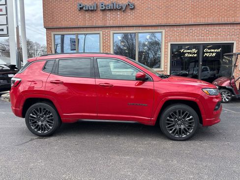 Used 2022 Jeep Compass Limited image 28