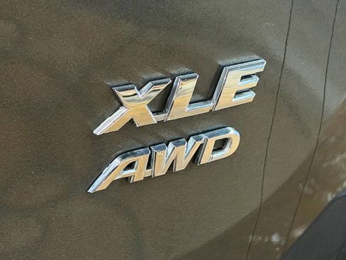 Used 2013 Toyota RAV4 XLE AWD/4WD image 9