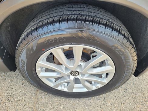 Used 2018 Nissan Rogue SV image 21