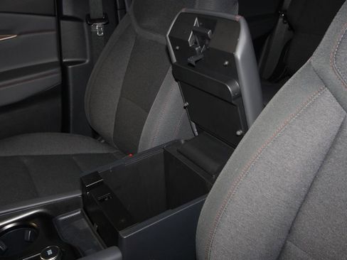 Used 2025 Ford Explorer Active AWD/4WD image 18