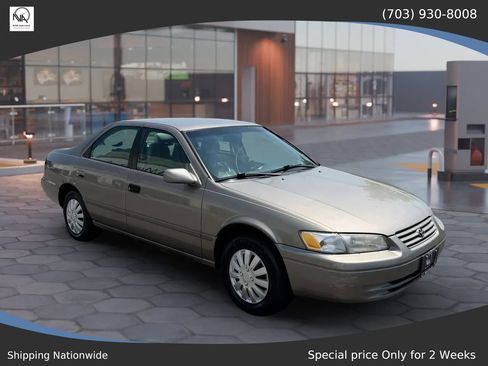 Used 1998 Toyota Camry LE FWD image 1