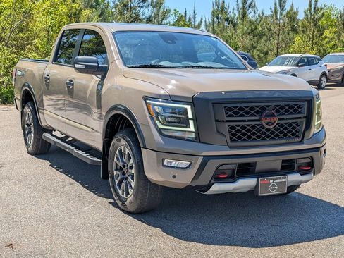 Used 2023 Nissan Titan PRO-4X w/ Pro-4x Convenience Package image 3