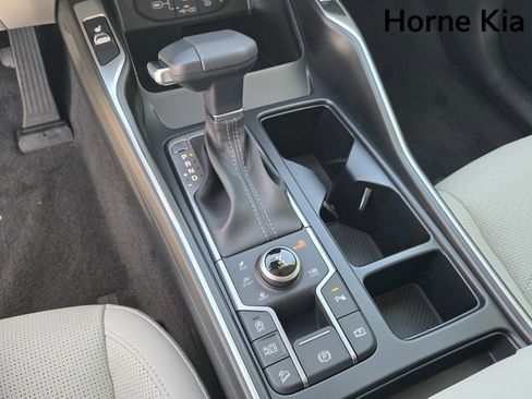 New 2025 Kia Sorento S image 21