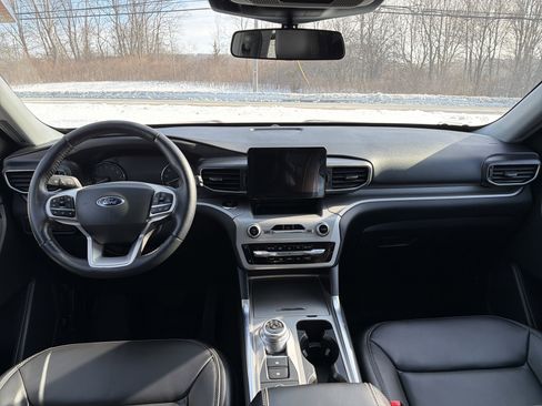 Used 2022 Ford Explorer XLT w/ Equipment Group 202A image 11