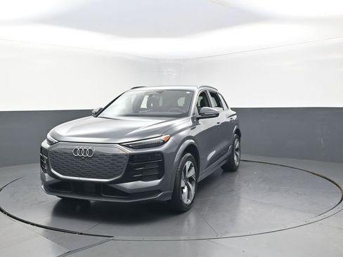 Used 2025 Audi Q6 e-tron Premium Plus w/ Premium Plus AWD/4WD image 8