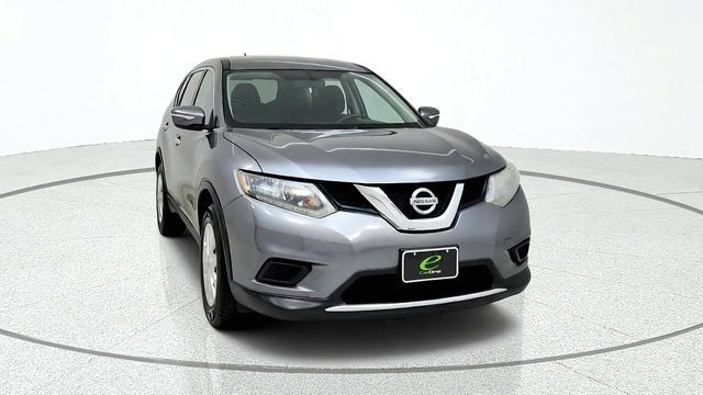 Used 2015 Nissan Rogue S FWD image 2