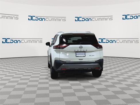Used 2023 Nissan Rogue SL w/ SL Premium Package image 8