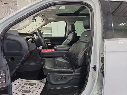 Used 2025 Ford Expedition Platinum AWD/4WD image 21
