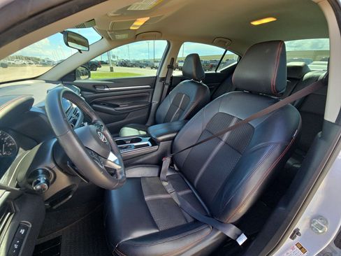 Used 2023 Nissan Altima 2.5 SR FWD image 13
