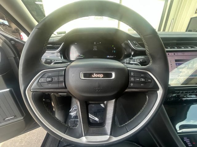 Used 2022 Jeep Grand Cherokee Limited 4xe w/ Luxury Tech Group II AWD/4WD image 26