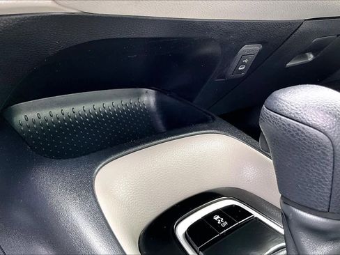 Used 2024 Toyota Corolla LE FWD image 31