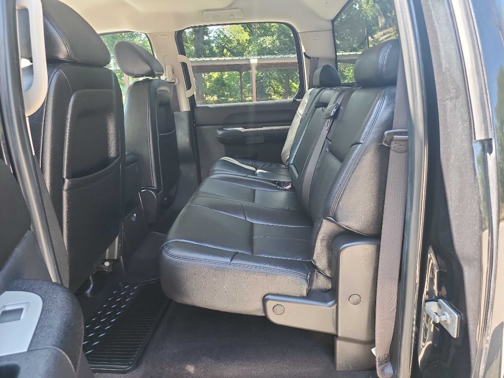 Used 2009 Chevrolet Silverado 2500 LT w/ Exterior Plus Package AWD/4WD image 30