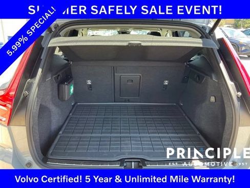 Certified 2025 Volvo XC40 B5 Plus w/ Protection Package Premier AWD/4WD image 28