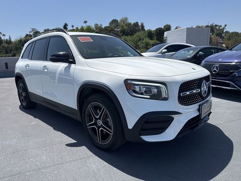 Used 2023 Mercedes-Benz GLB 250 4MATIC image 3