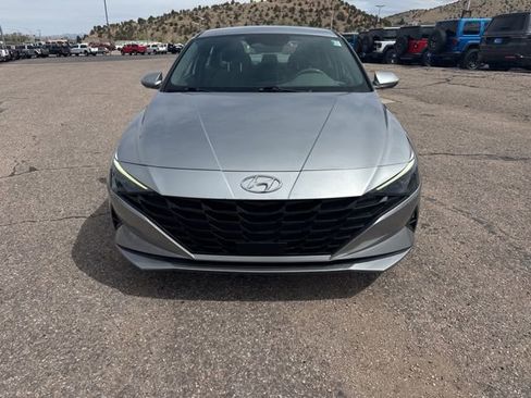 Used 2021 Hyundai Elantra SEL w/ Convenience Package FWD image 2