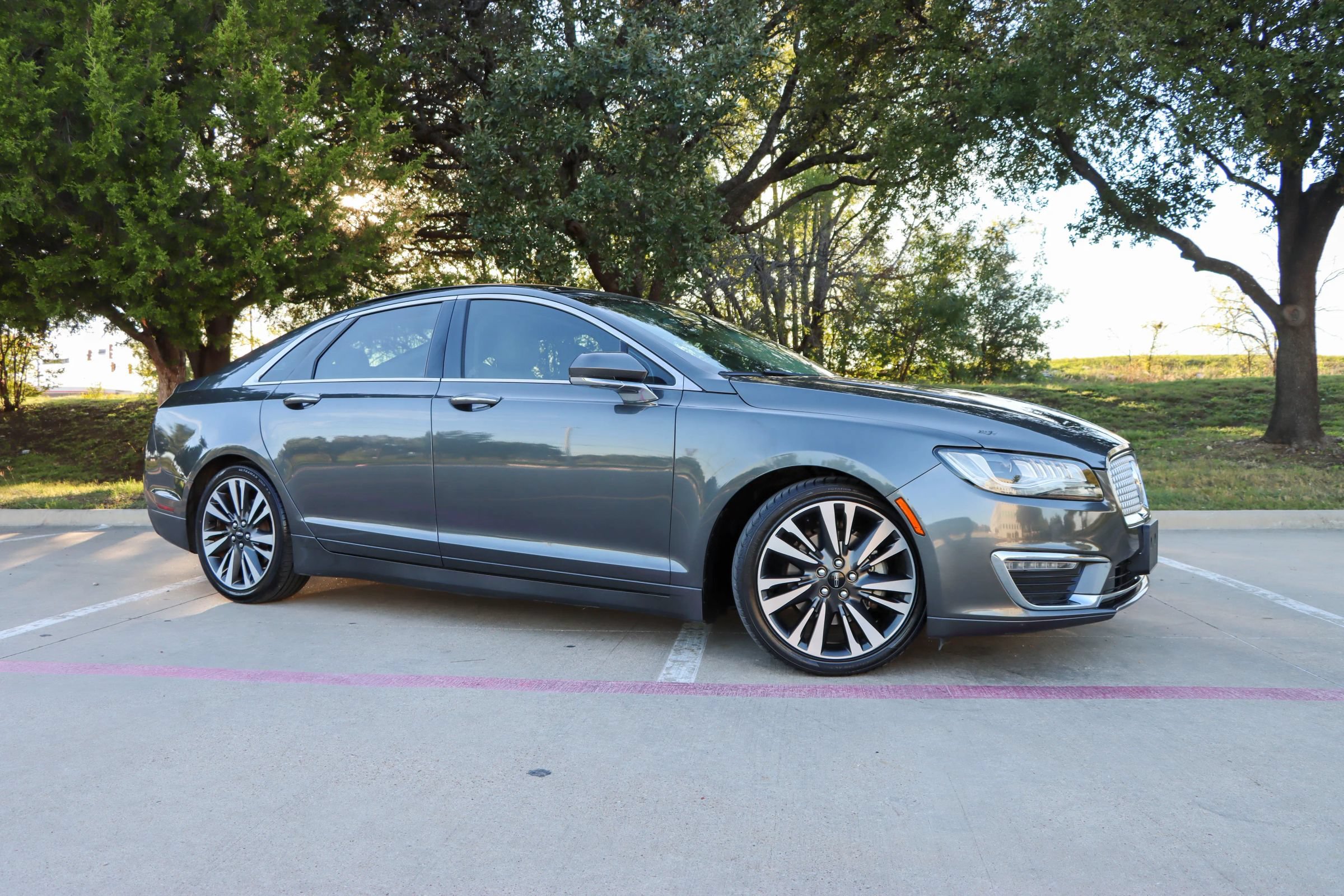 Used 2017 Lincoln MKZ Reserve FWD image 1