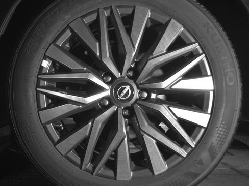 Used 2025 Nissan Altima 2.5 SV FWD image 14