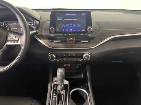 Used 2024 Nissan Altima 2.5 SV image 16