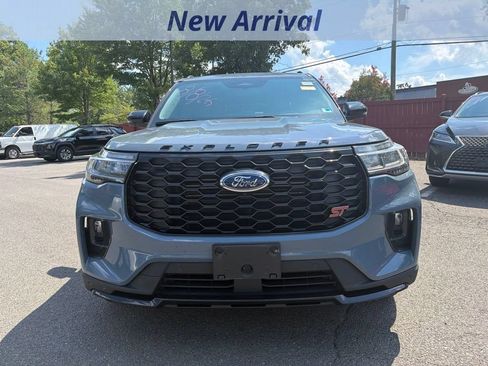 Used 2025 Ford Explorer ST AWD/4WD image 2