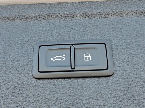 Used 2021 Audi Q5 Premium w/ Convenience Package image 30