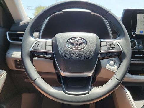 Used 2023 Toyota Highlander XLE FWD image 15