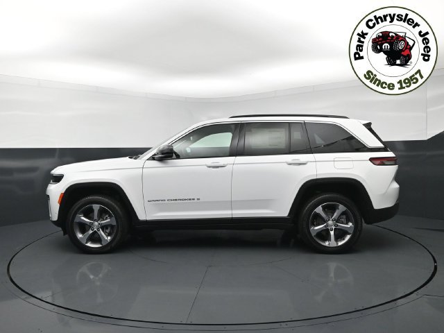New 2026 Jeep Grand Cherokee Limited w/ Luxury Tech Group II AWD/4WD image 3