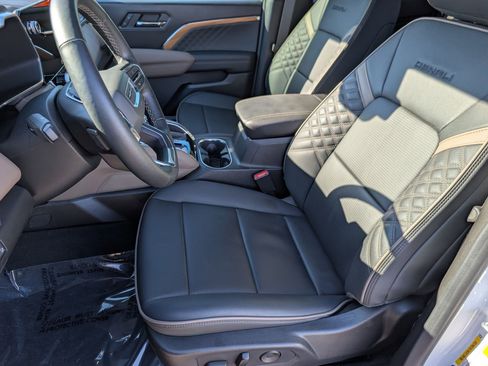 Used 2024 GMC Canyon Denali image 5